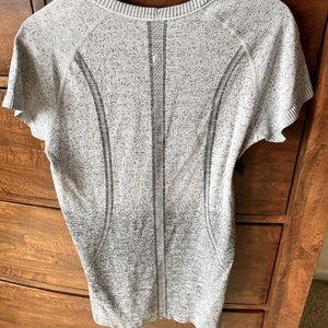 Lululemon short sleeve shirt